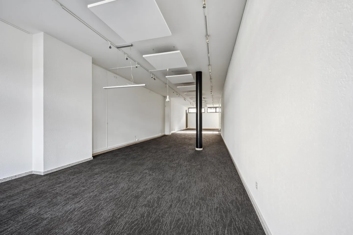 Attraktive Gewerbefläche mit Schaufenster an der Hauptstrasse - Foto 3 von 11