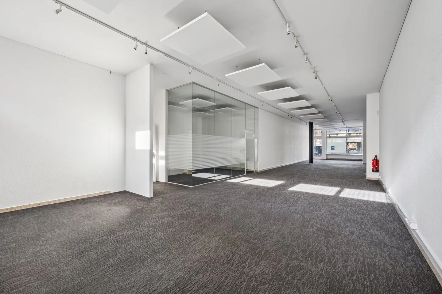 Attraktive Gewerbefläche mit Schaufenster an der Hauptstrasse - Foto 5 von 11