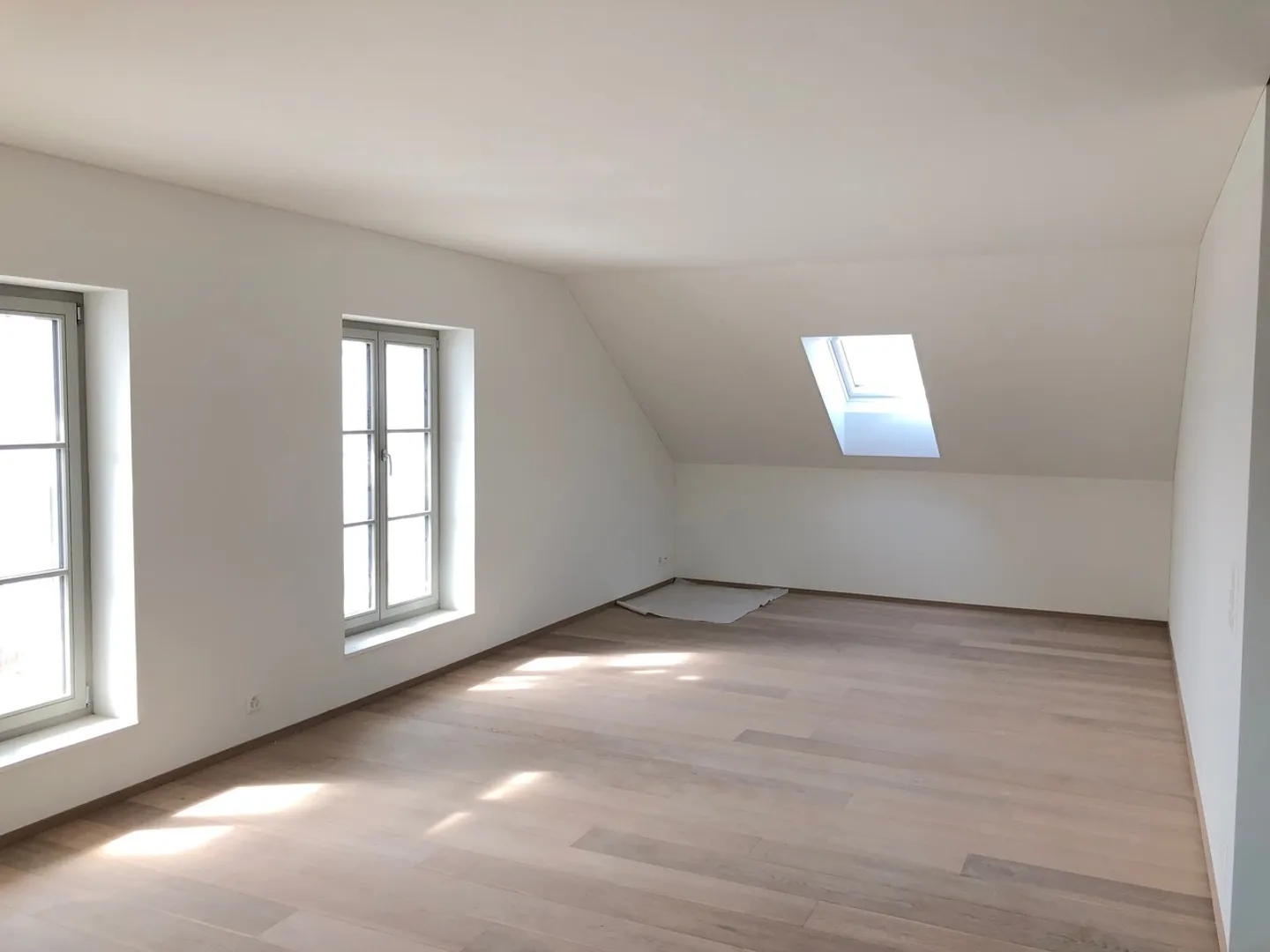 Accogliente appartamento mansardato di 3,5 stanze nel centro di Wichtrach - Foto 3 di 6