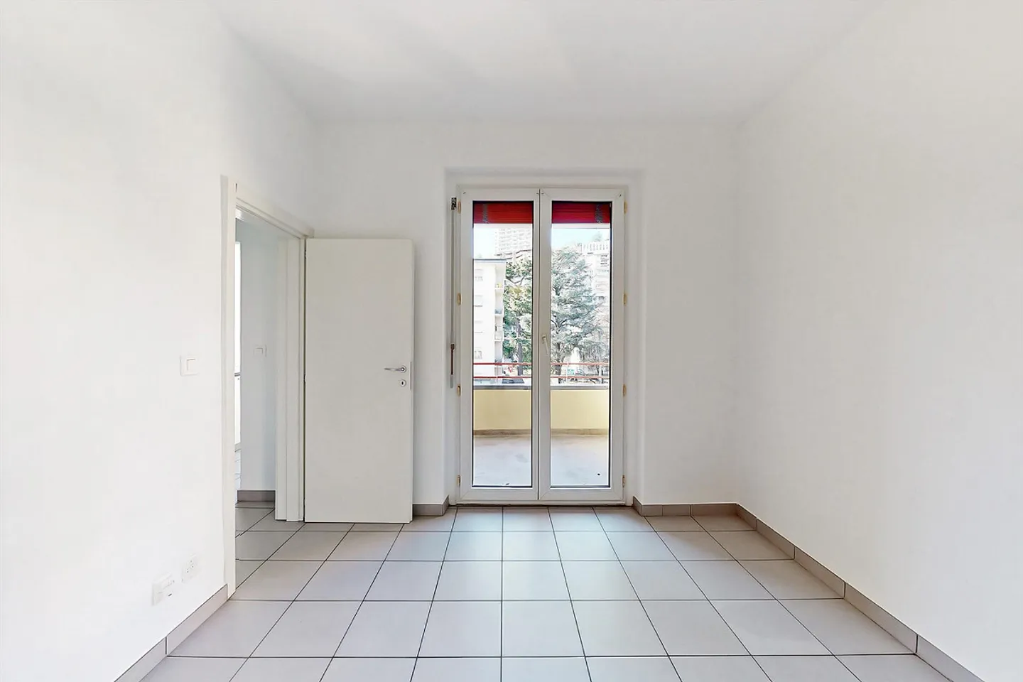 Molino Nuovo erwartet Sie: Licht, Ruhe und ideale Lage - Foto 3 von 11