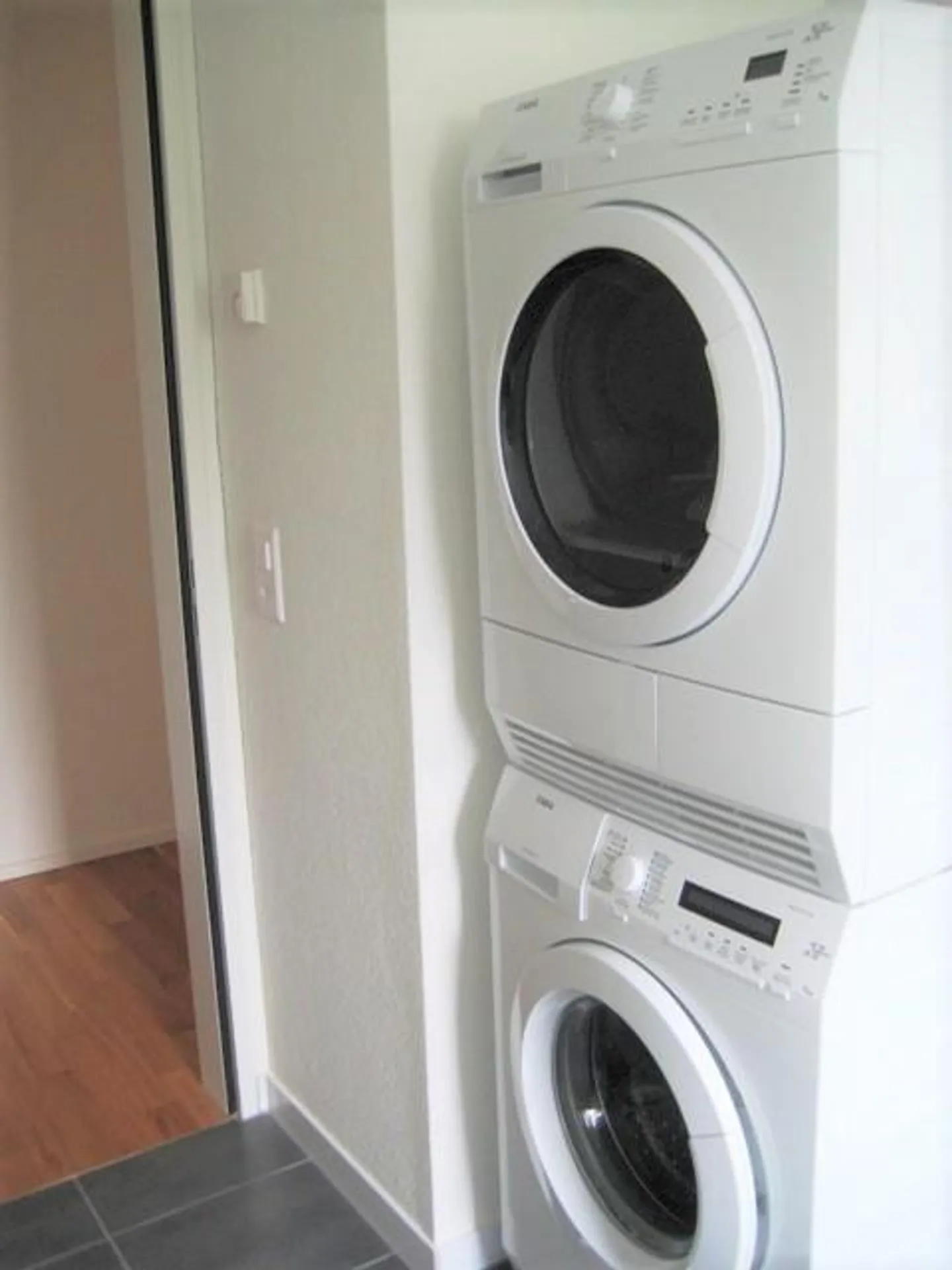 Sunny and very large 4.5-room apartment with 15m2 balcony - Photo 5 of 12