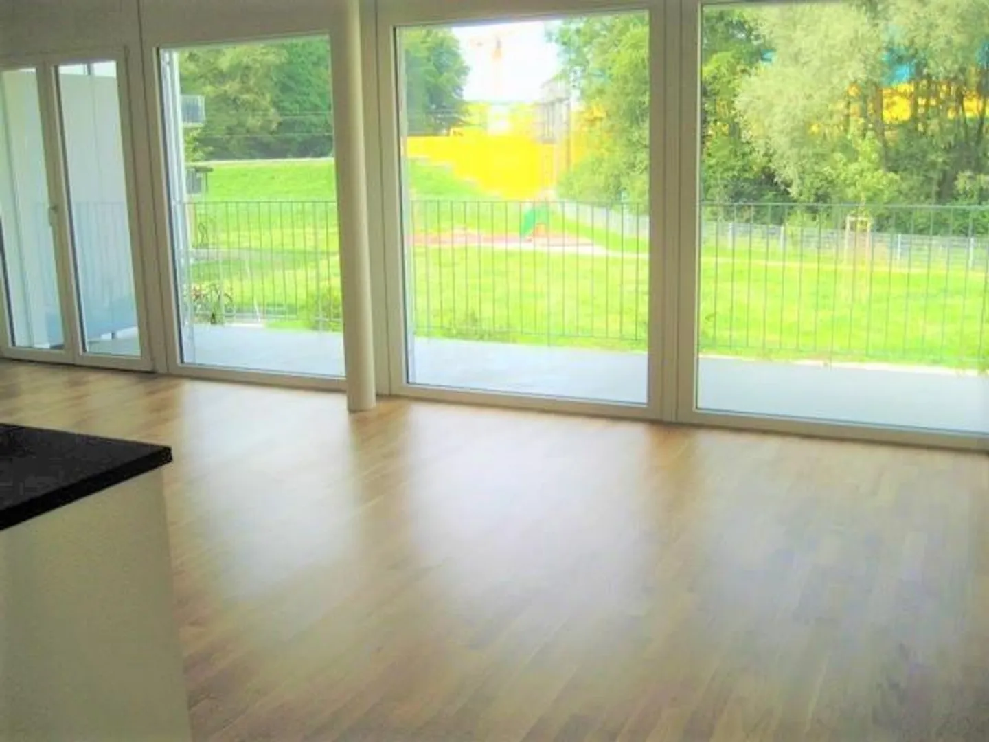 Sunny and very large 4.5-room apartment with 15m2 balcony - Photo 9 of 12