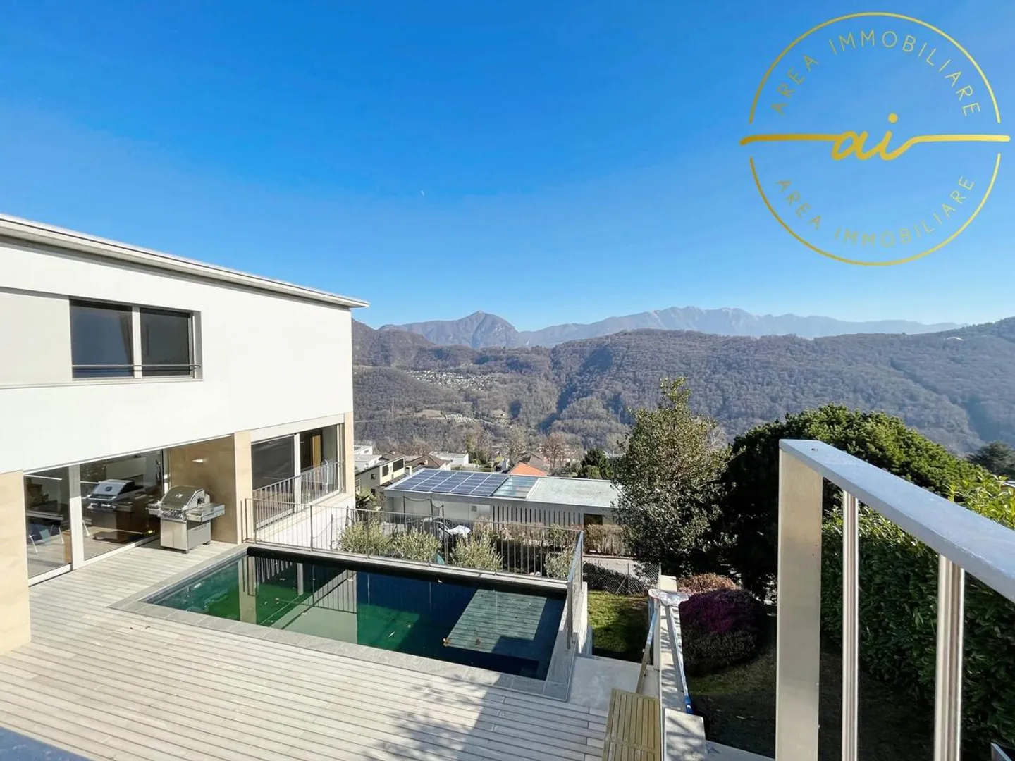 Villa moderna con terrazza panoramica - Foto 1 di 12