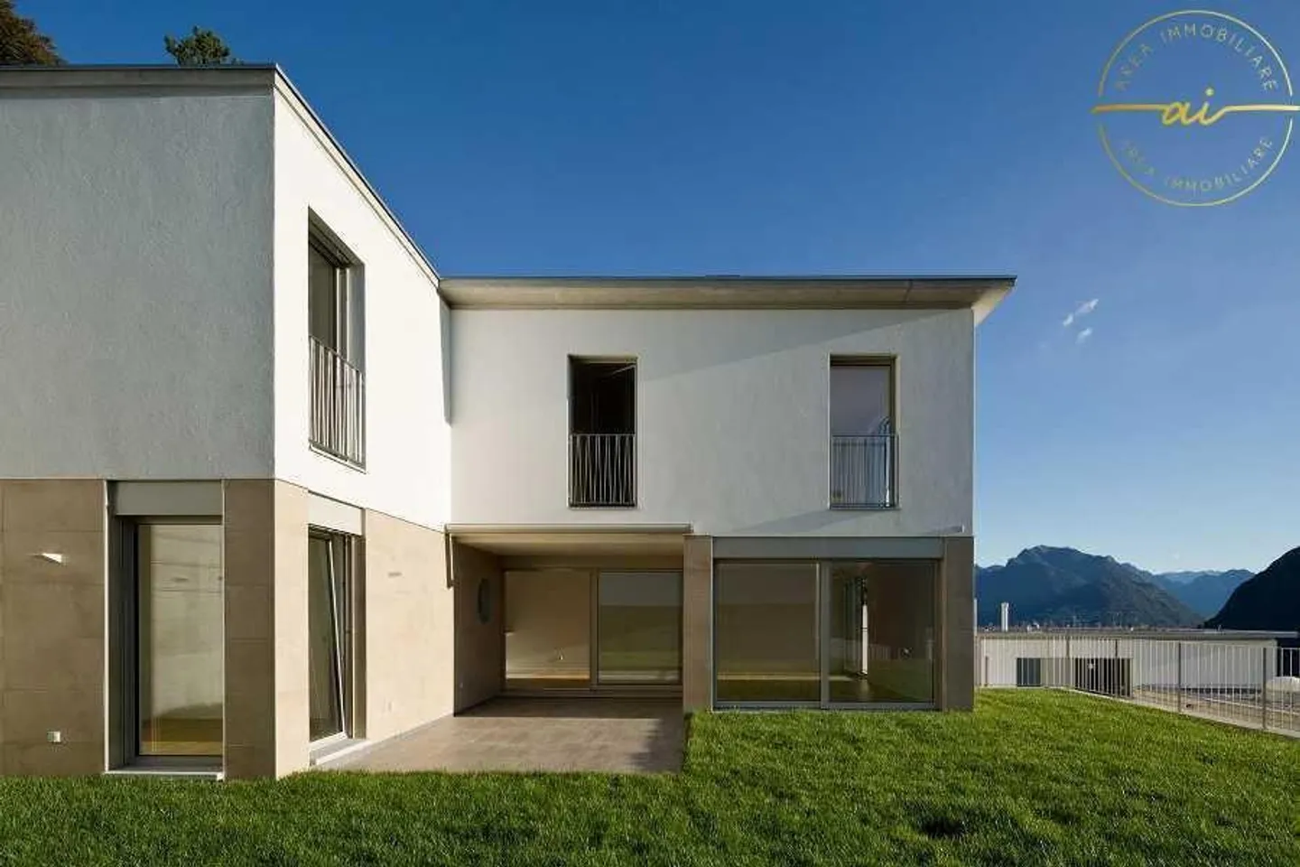 Villa moderna con terrazza panoramica - Foto 3 di 12