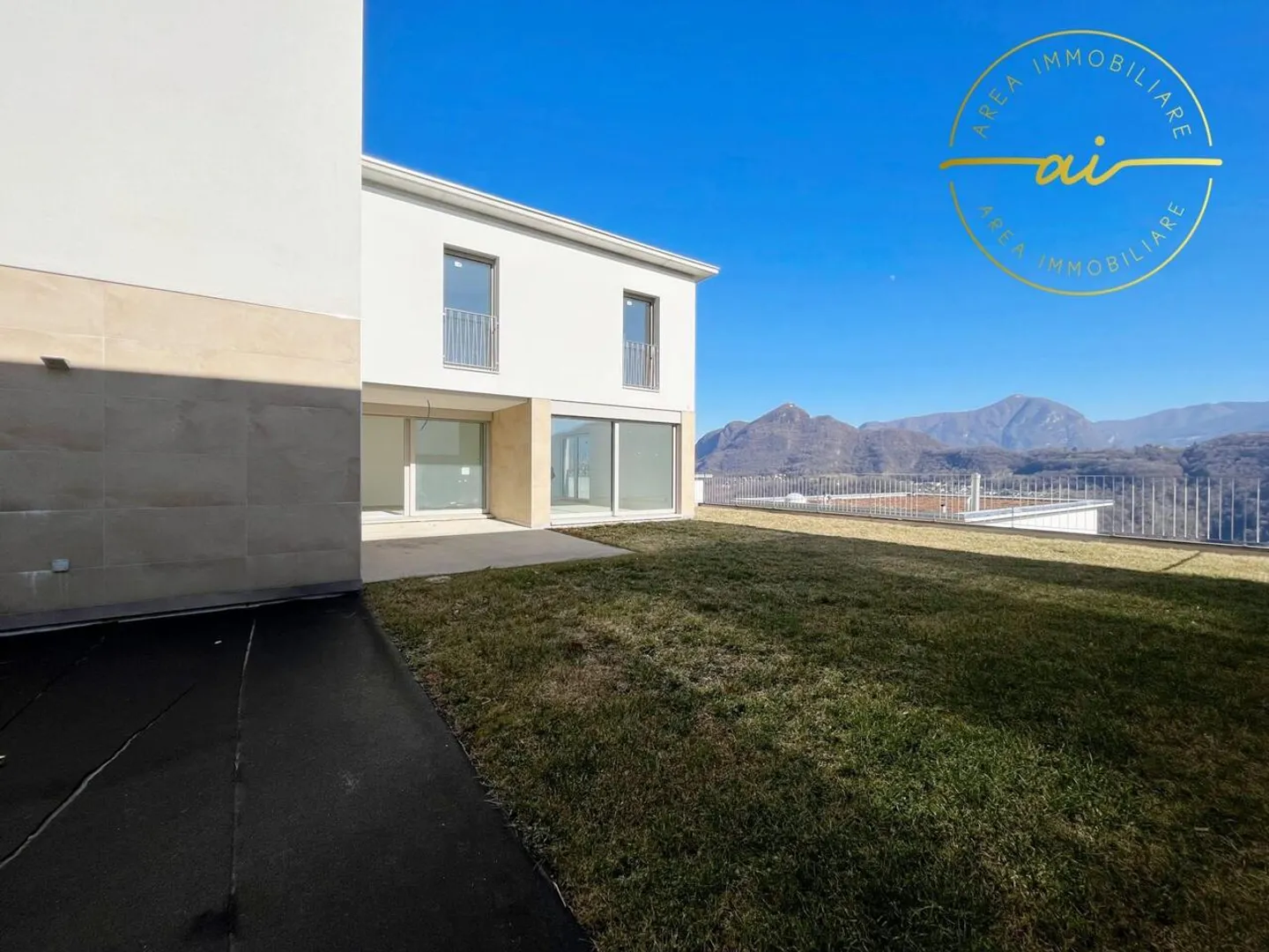 Villa moderna con terrazza panoramica - Foto 5 di 12