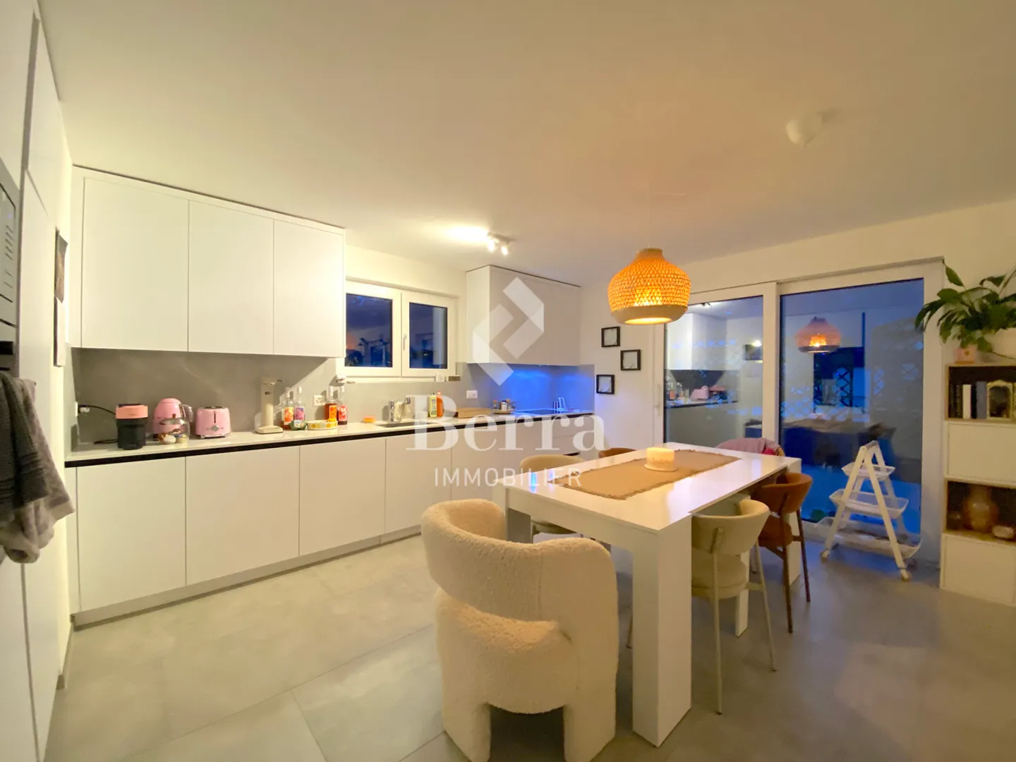 Appartement spacieux avec jardin privatif - Photo 4 sur 13