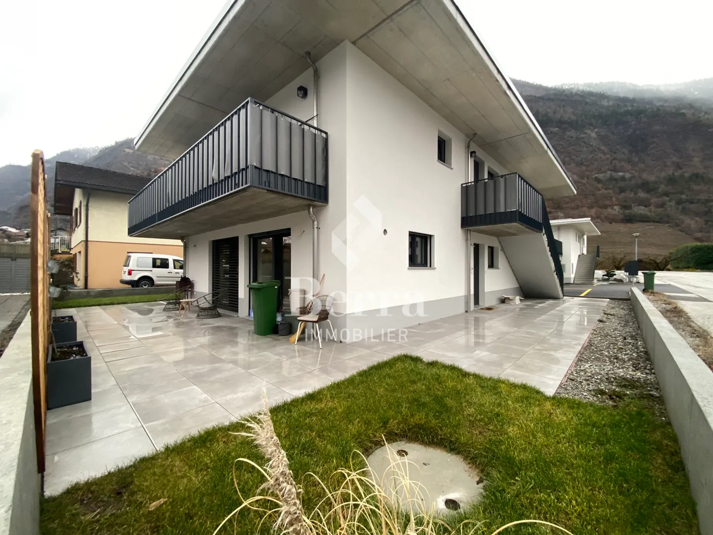 Appartement spacieux avec jardin privatif - Photo 2 sur 13