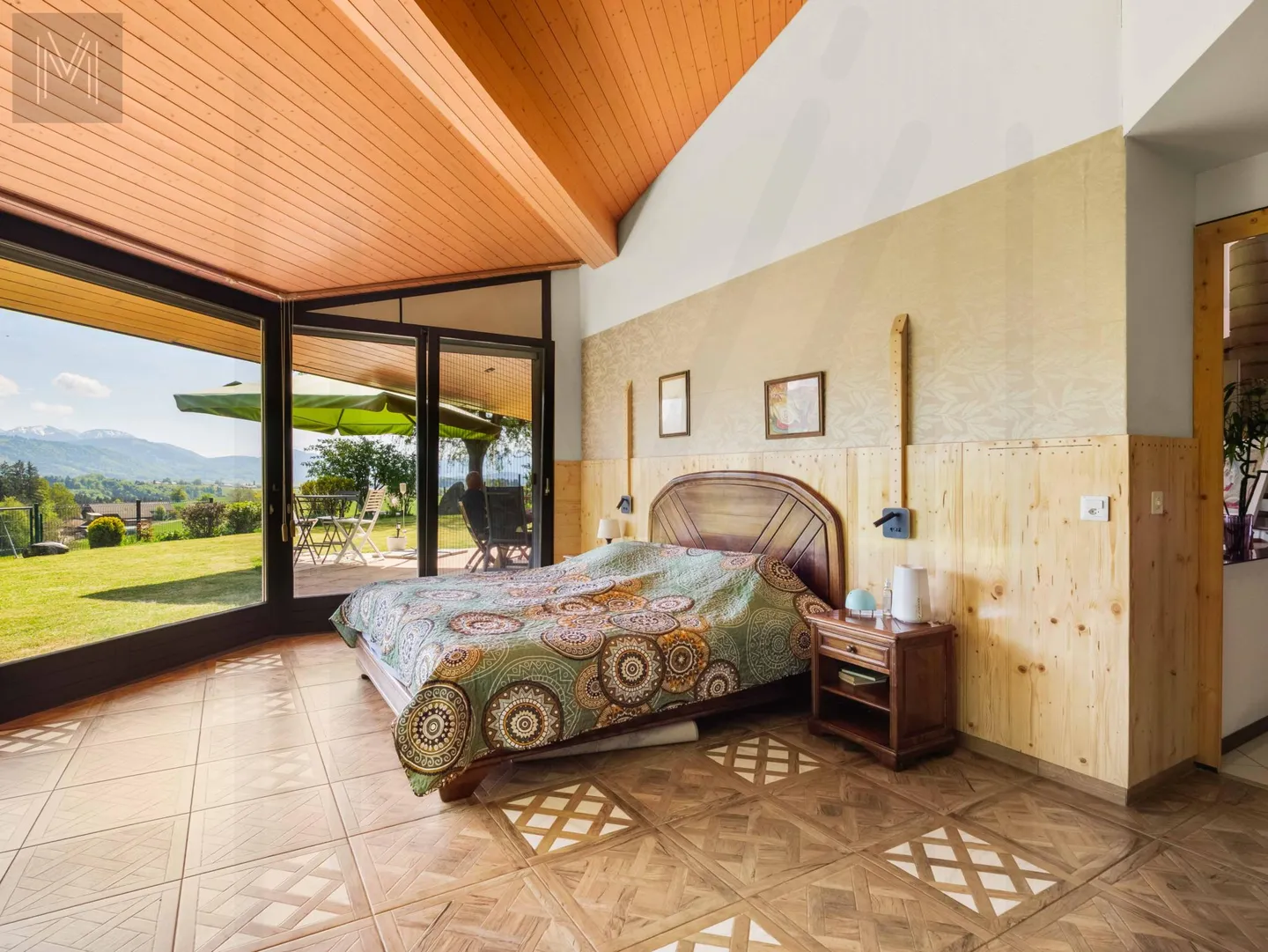 Architectural Villa with Stunning Views - Photo 8 of 17