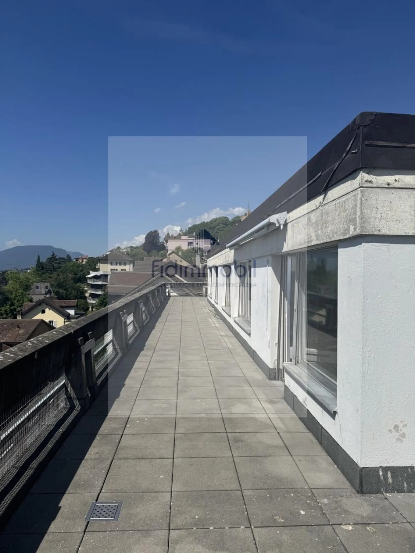 Penthouse avec 5.5 pièces et vue imprenable - Photo 3 sur 9