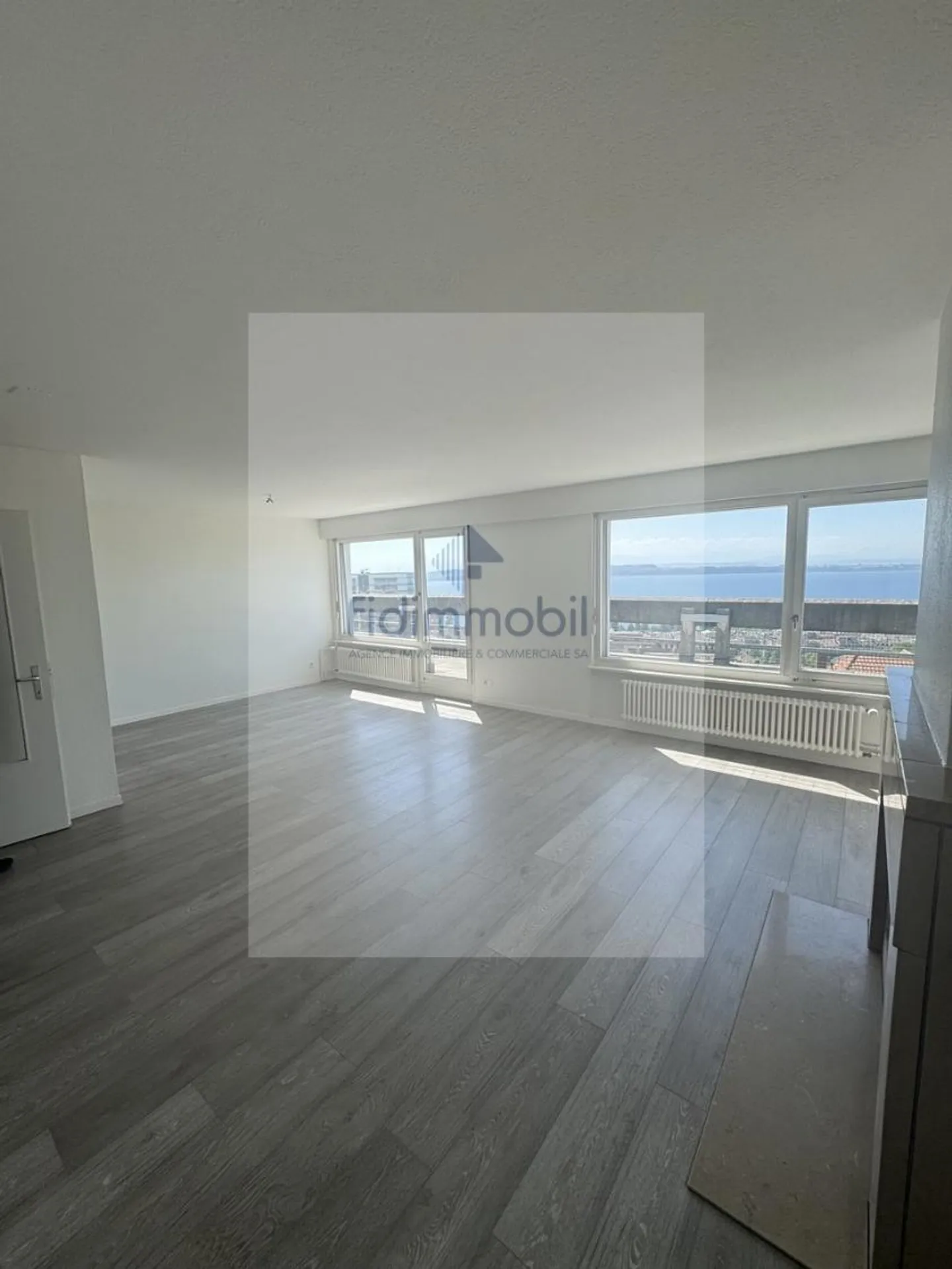 Penthouse avec 5.5 pièces et vue imprenable - Photo 1 sur 9