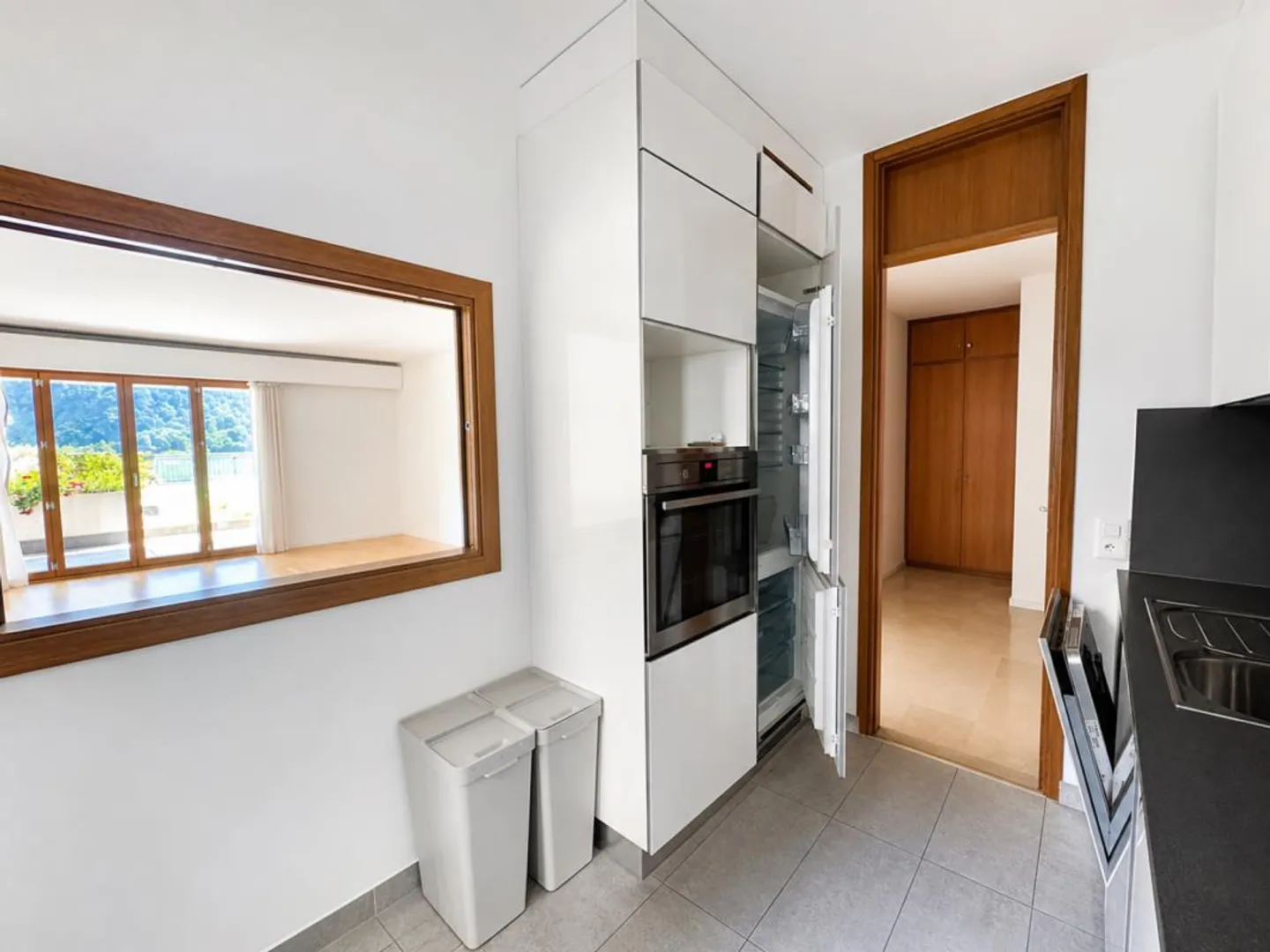 Bright Apartment in Excellent Location by the Lake - Photo 4 of 5