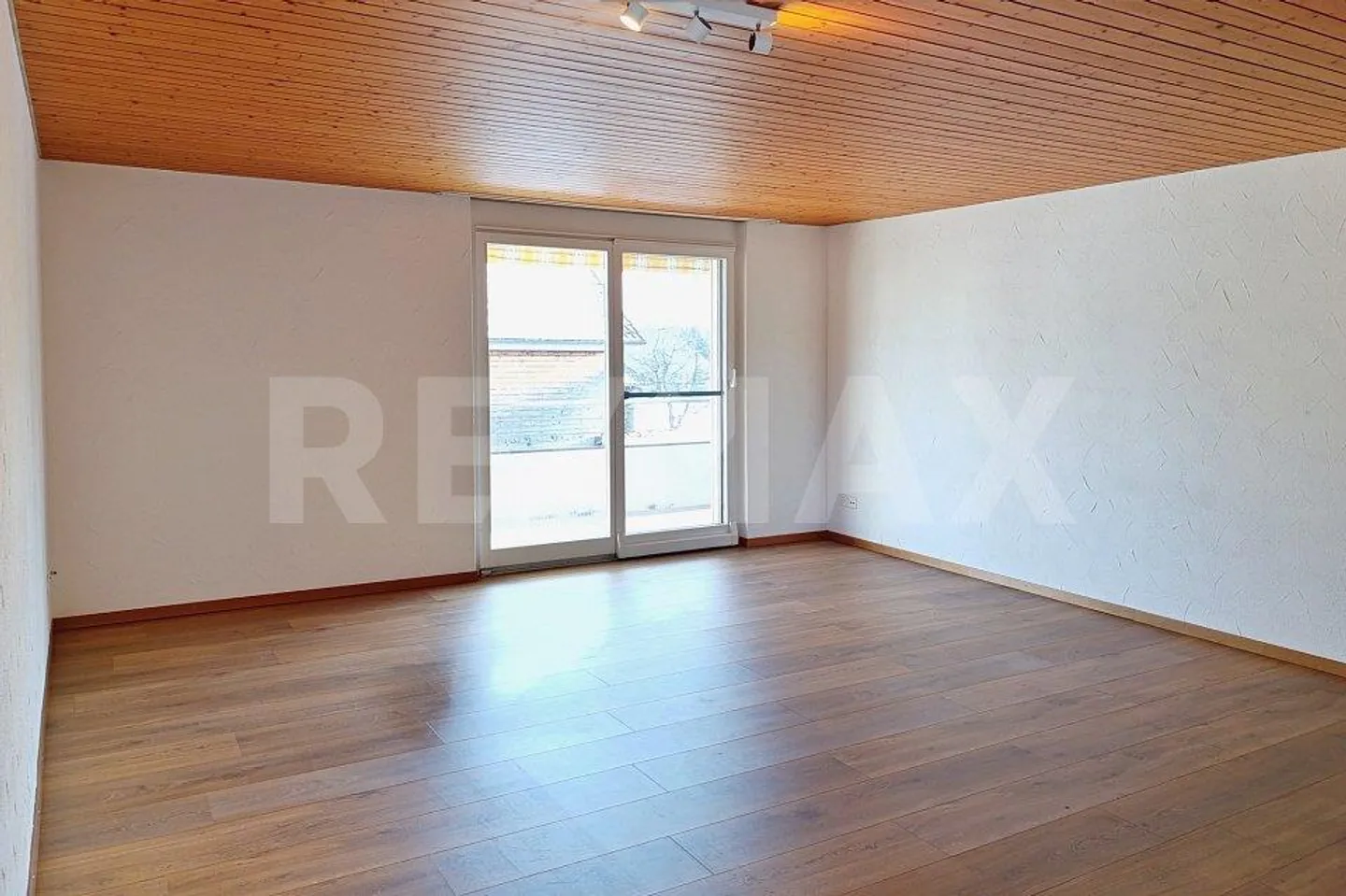 Well-maintained 2½-room apartment with mountain view - Photo 5 of 13