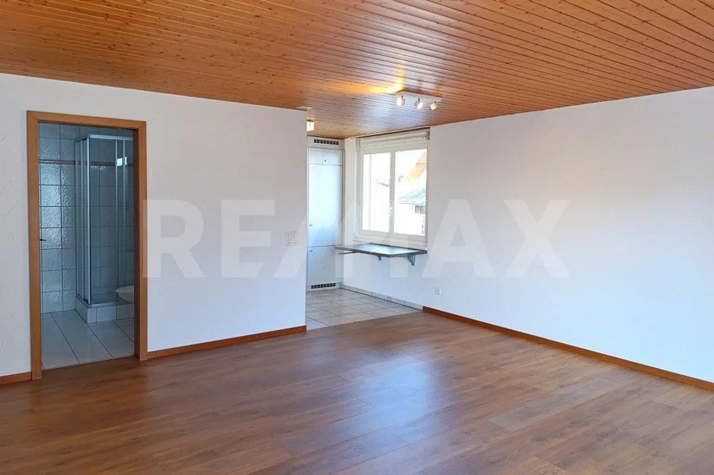 Well-maintained 2½-room apartment with mountain view - Photo 6 of 13