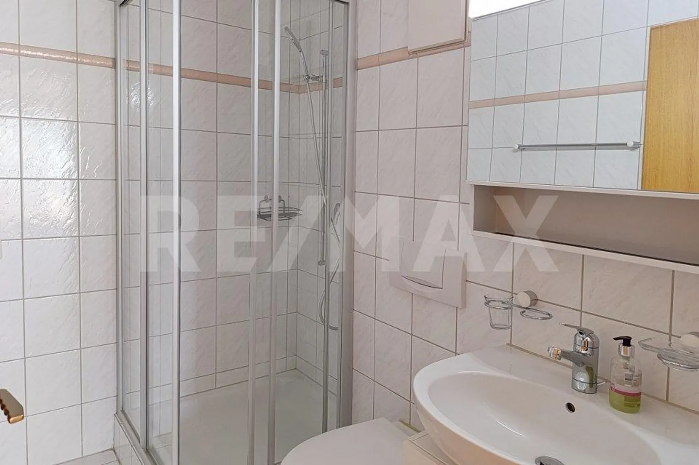 Well-maintained 2½-room apartment with mountain view - Photo 7 of 13