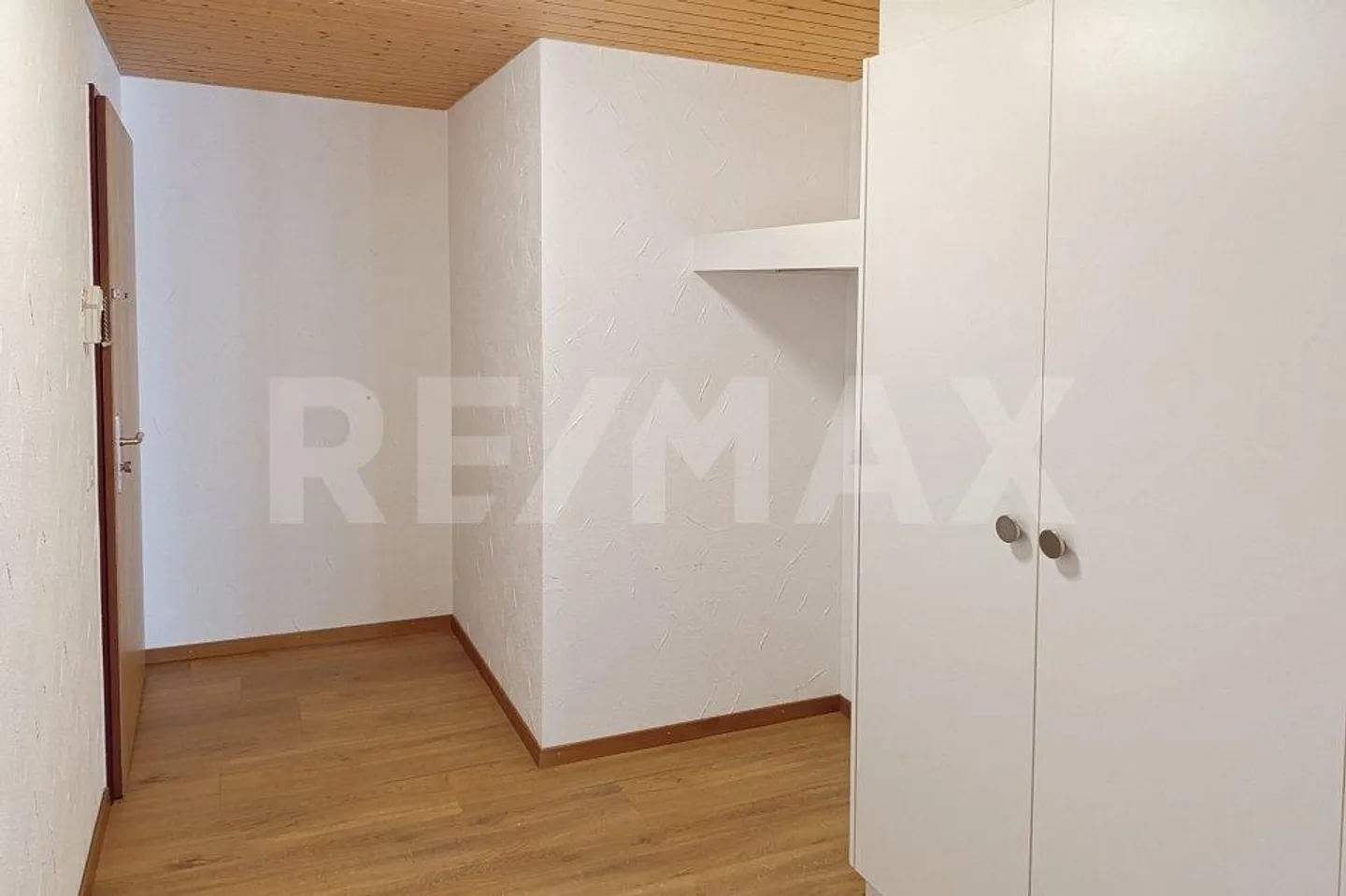 Well-maintained 2½-room apartment with mountain view - Photo 8 of 13