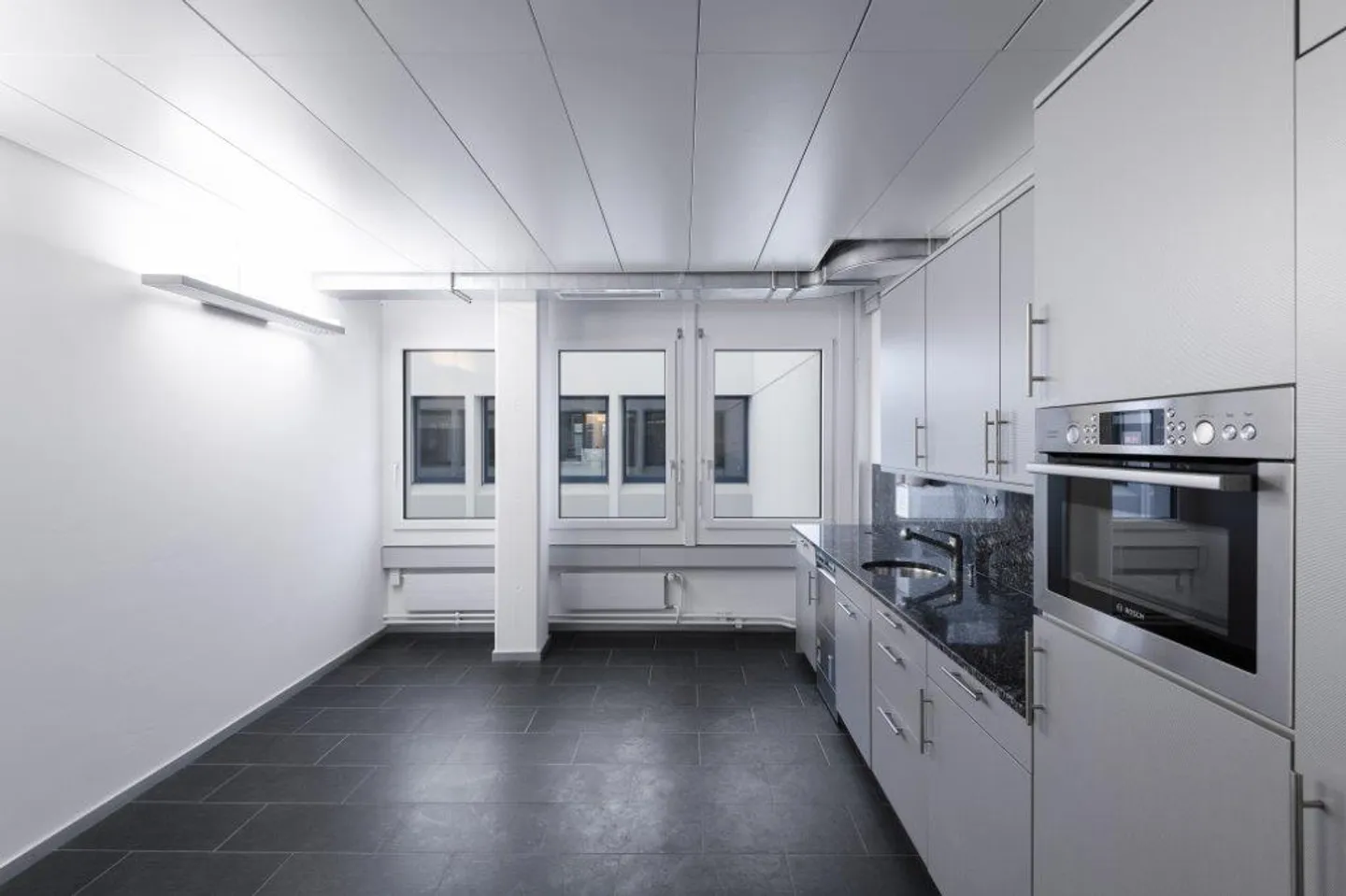 Collegamento perfetto ai mezzi pubblici e alla rete stradale: 367 m2 di spazio ufficio - Foto 3 di 10