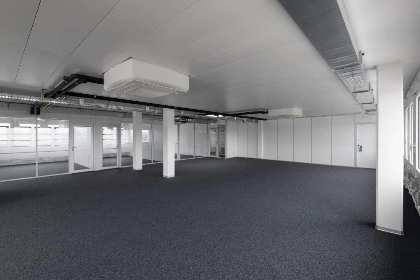 Collegamento perfetto ai mezzi pubblici e alla rete stradale: 367 m2 di spazio ufficio - Foto 4 di 10