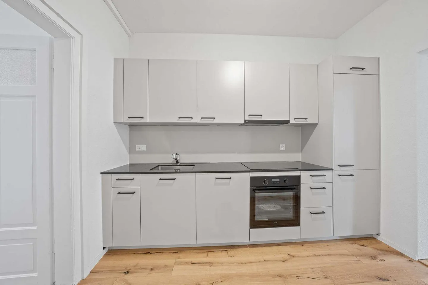 Charming 4-room apartment freshly renovated & ready for occupancy - Photo 3 of 14