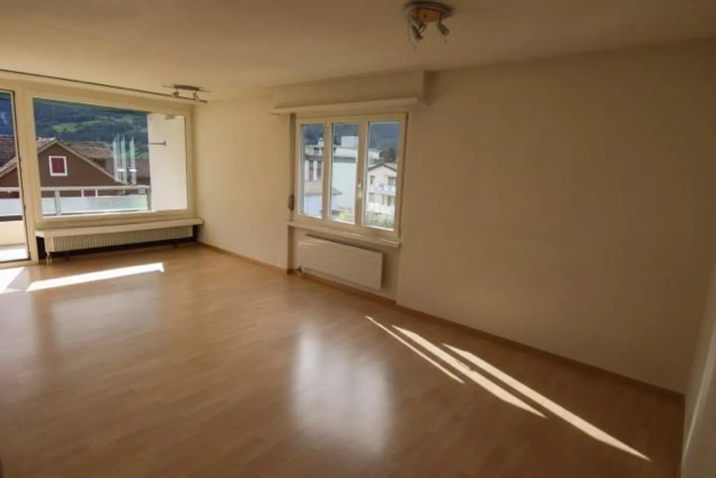 Living with Perspective: 4.5-Room Apartment with Underground Parking Space - Photo 7 of 16