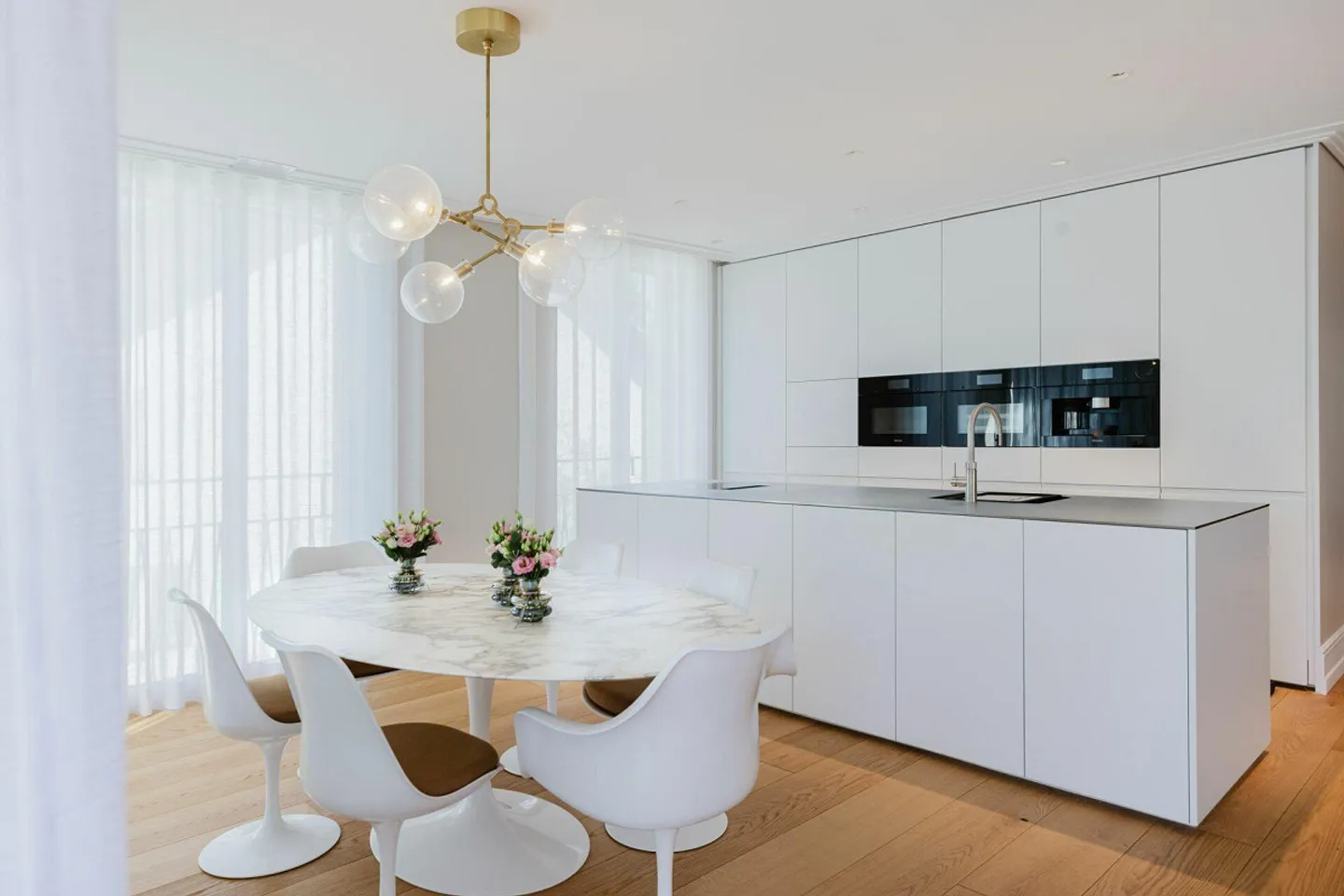 Appartement luxueux de 3,5 pièces - proche de la ville et entouré de nature - Photo 2 sur 6