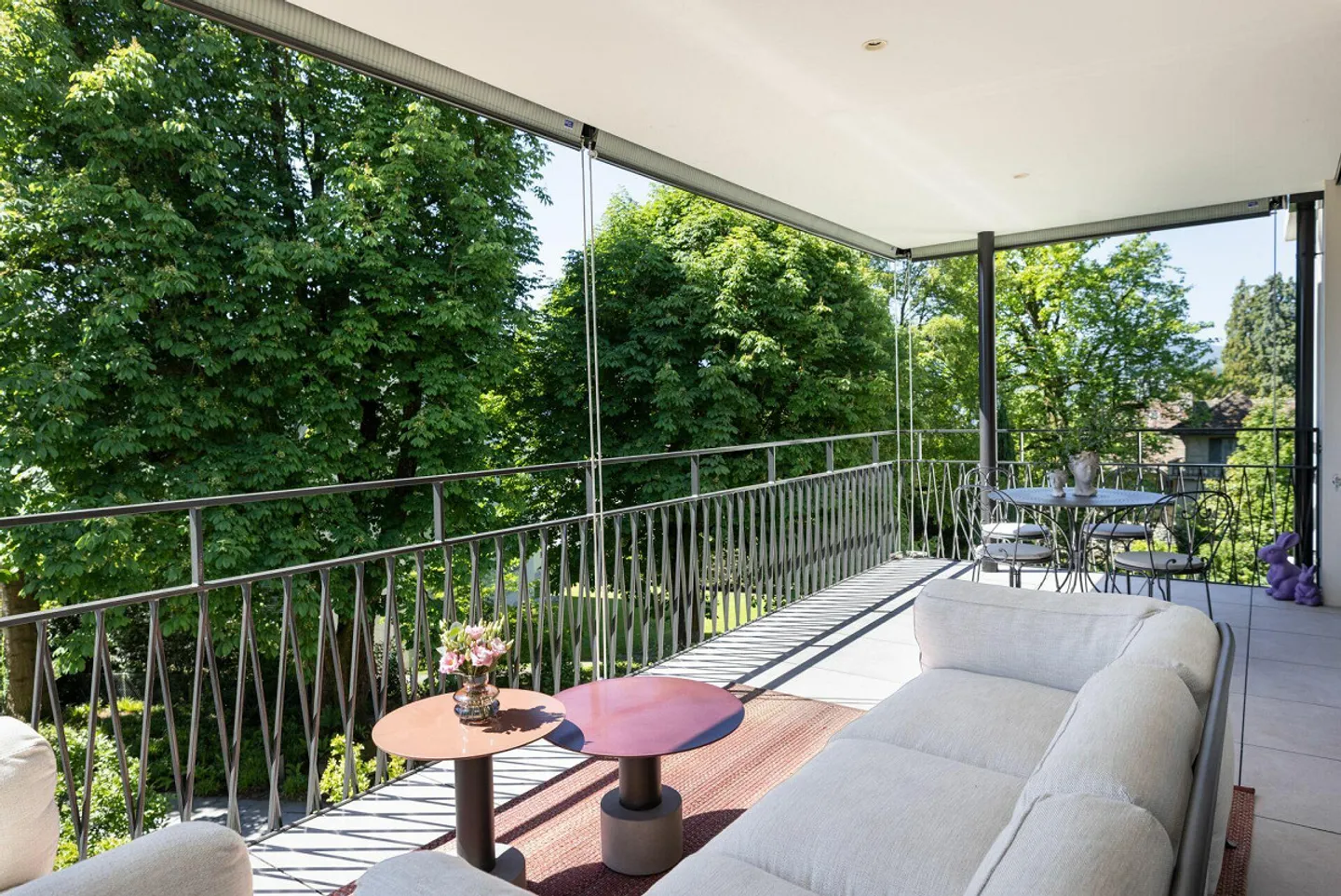 Appartement luxueux de 3,5 pièces - proche de la ville et entouré de nature - Photo 3 sur 6