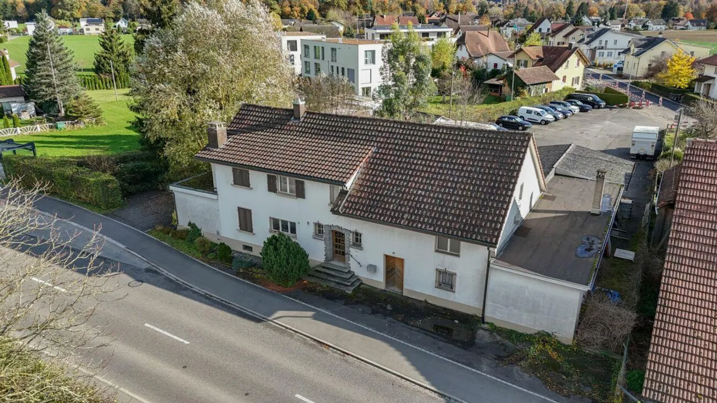 Attractive building land in a great location in Wolfwil - 4,116 m² with diverse potential - Photo 3 of 8