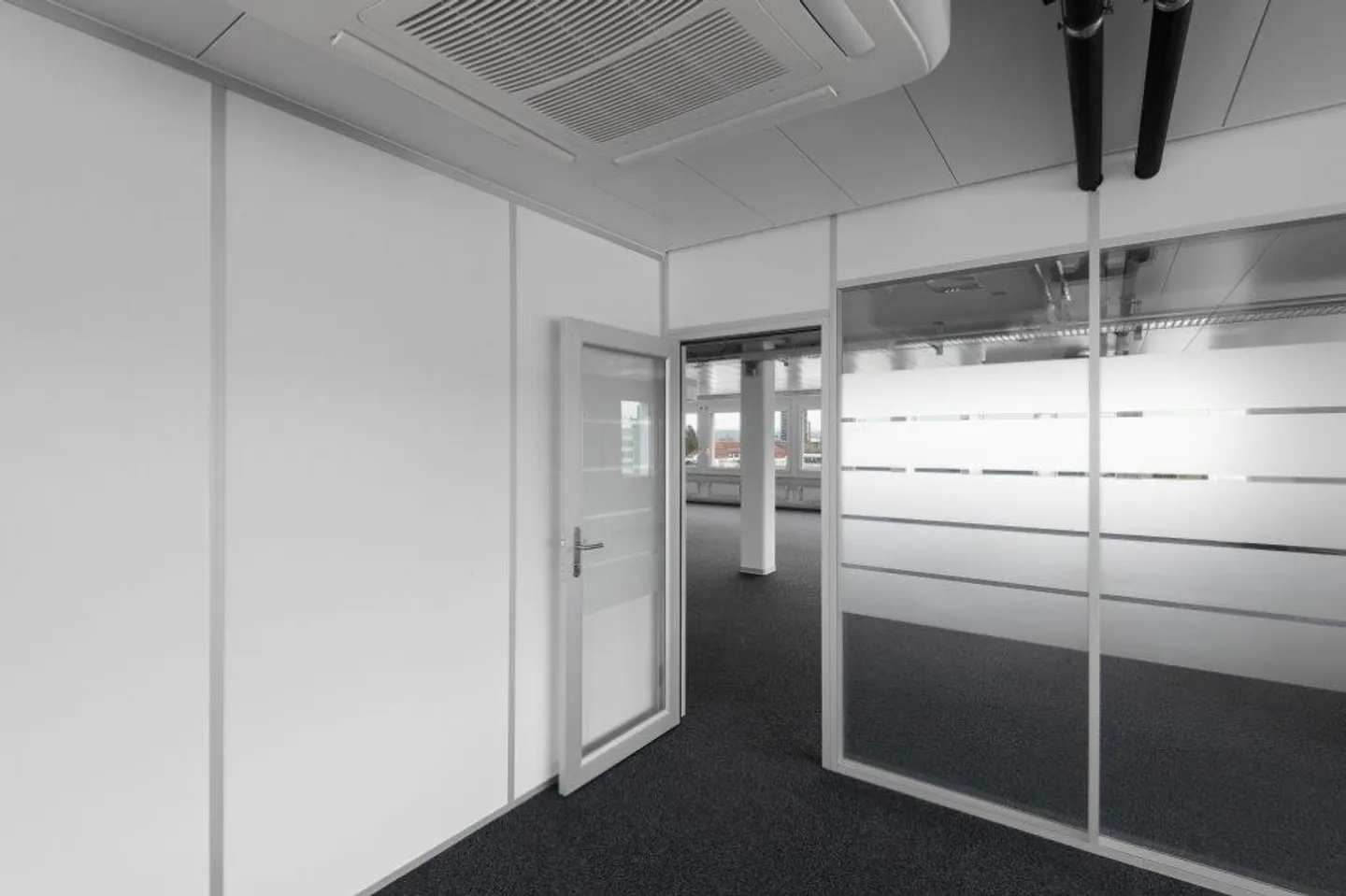Collegamento perfetto ai mezzi pubblici e alla rete stradale: 367 m2 di spazio ufficio - Foto 7 di 10