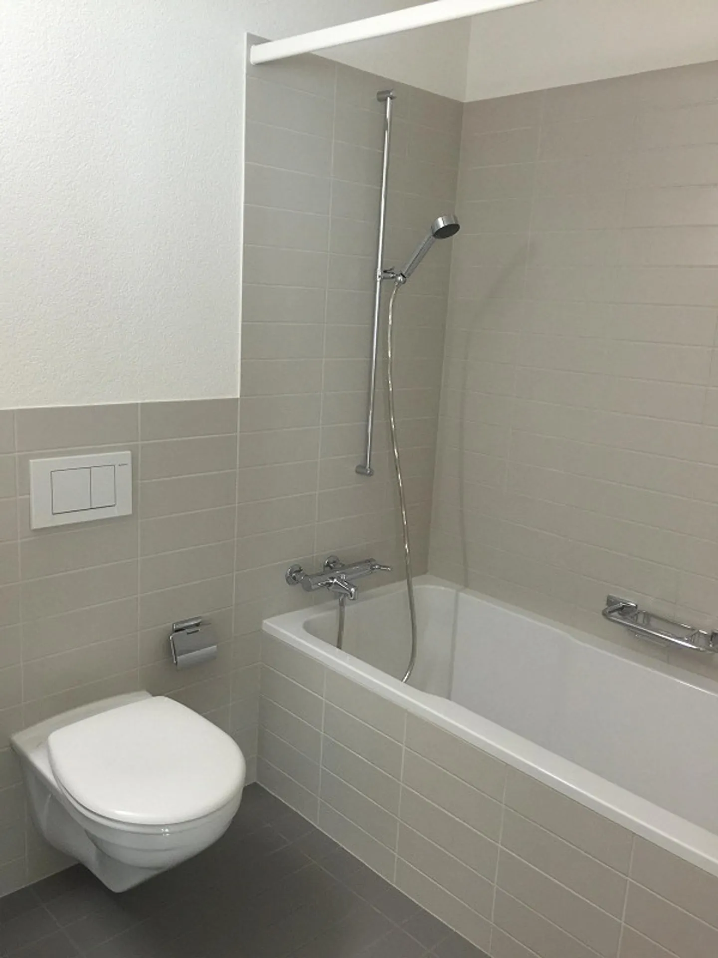 Modern 2.5-Room Apartment in Chur - Photo 3 of 7