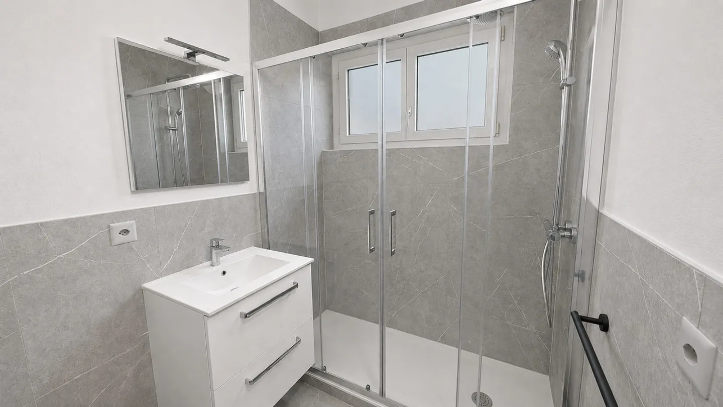 JUSQU'À 3 MOIS GRATUITS - Appartement rénové de 3,5 pièces à Lugano avec piscine - Photo 9 sur 10