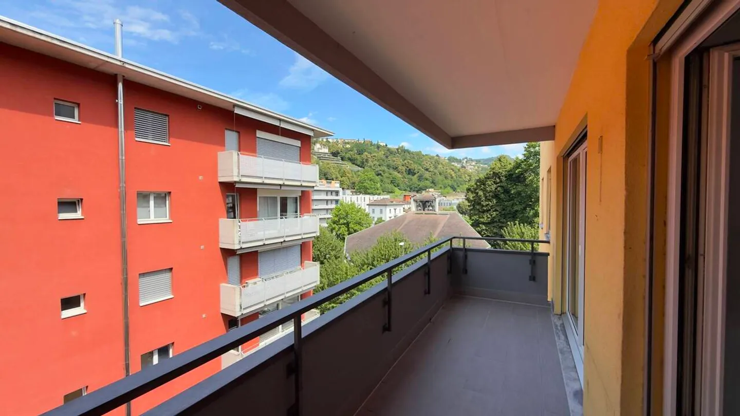 JUSQU'À 3 MOIS GRATUITS - Appartement rénové de 3,5 pièces à Lugano avec piscine - Photo 10 sur 10