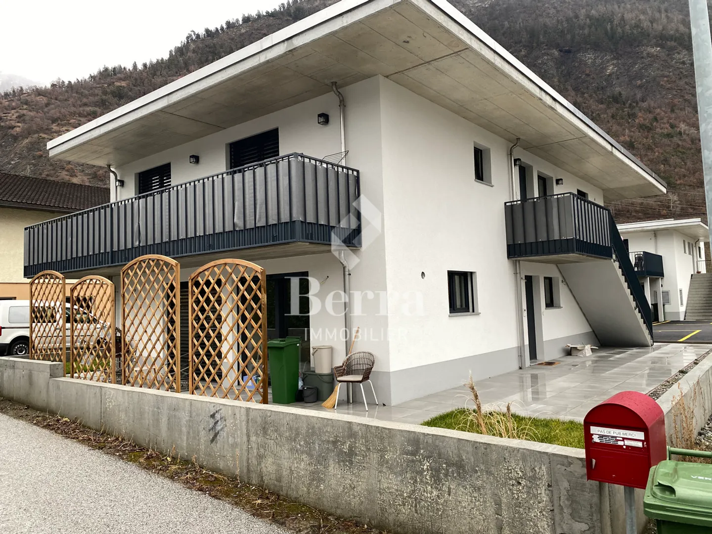 Appartement spacieux avec jardin privatif - Photo 11 sur 13