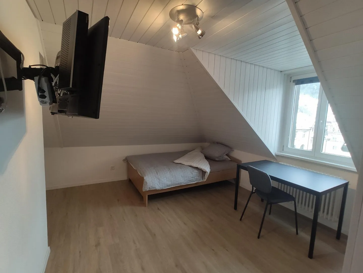 Cozy Attic Apartment - Near Train Station - Photo 2 of 3