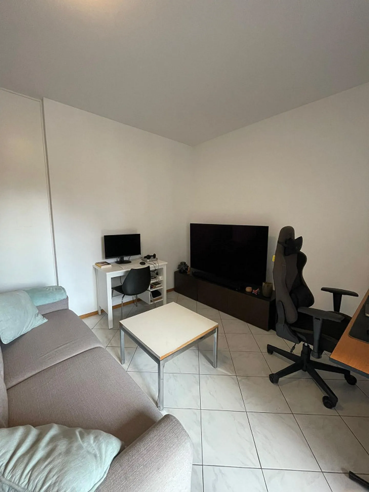 Moderno appartamento 2.5 locali con balcone a Lugano - Foto 3 di 5