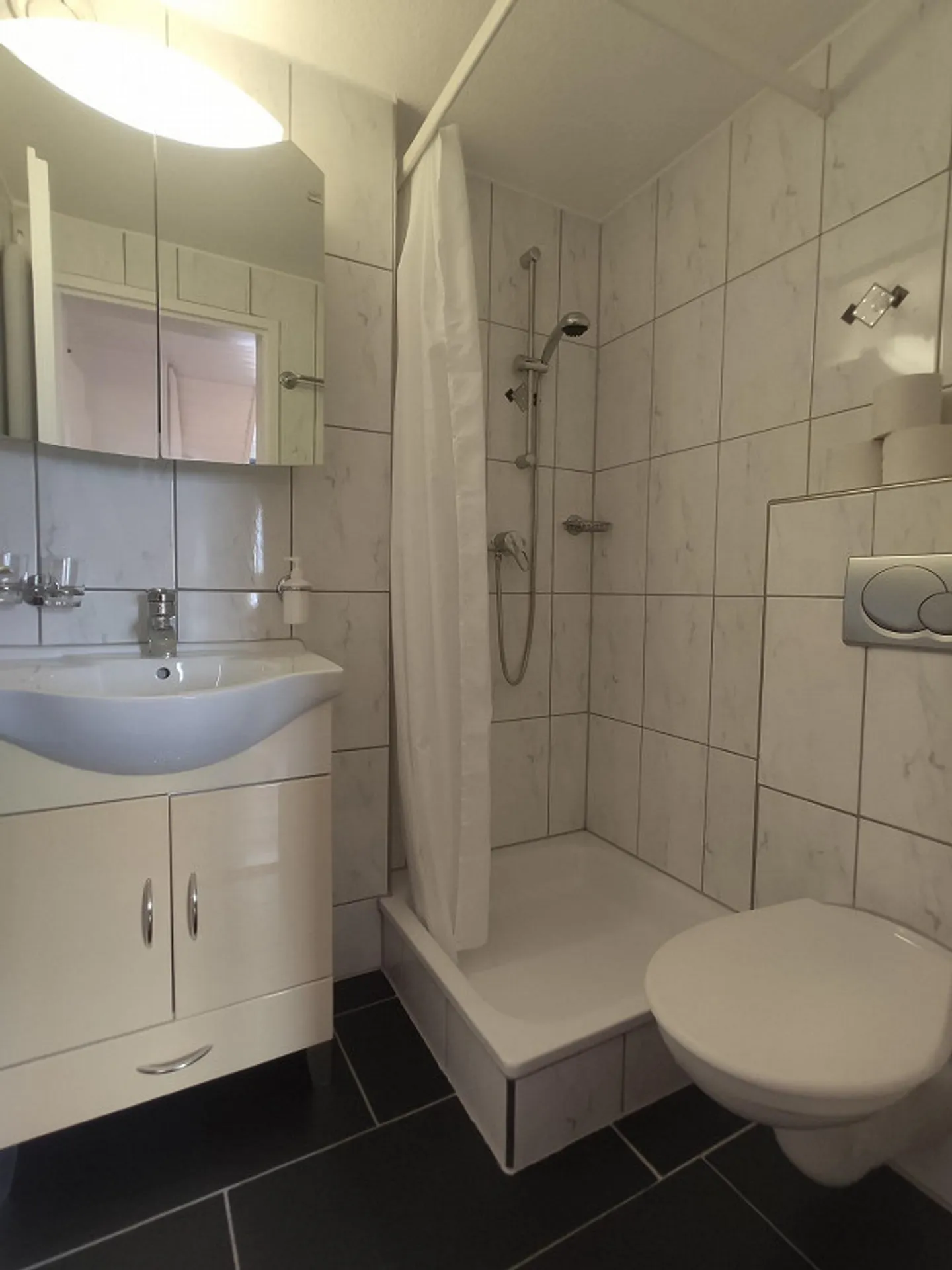 Cozy Attic Apartment - Near Train Station - Photo 3 of 3