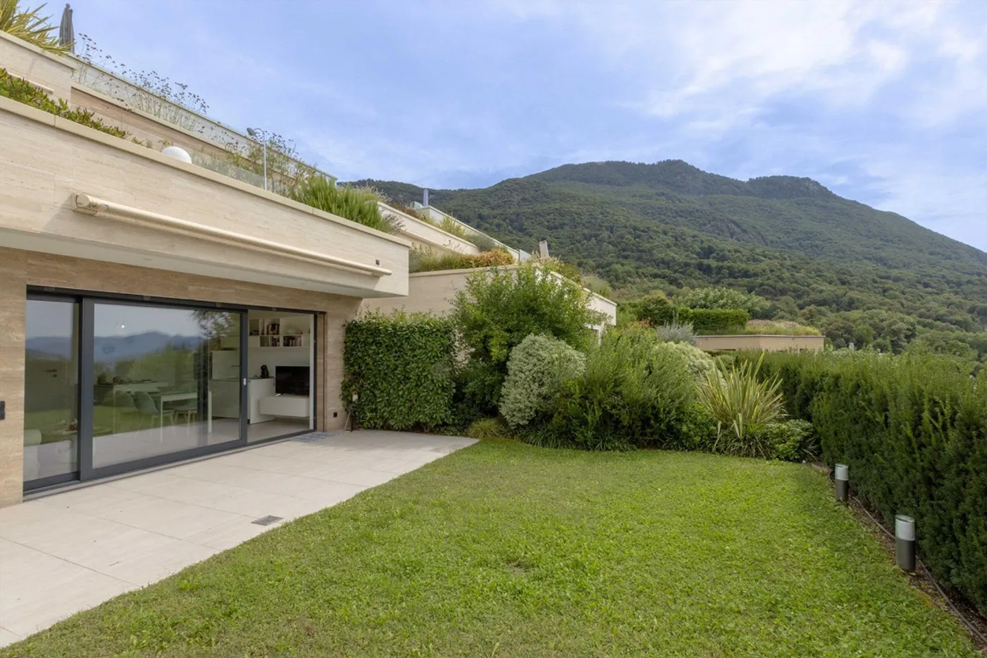 Appartamento moderno con giardino privato - Foto 2 di 9