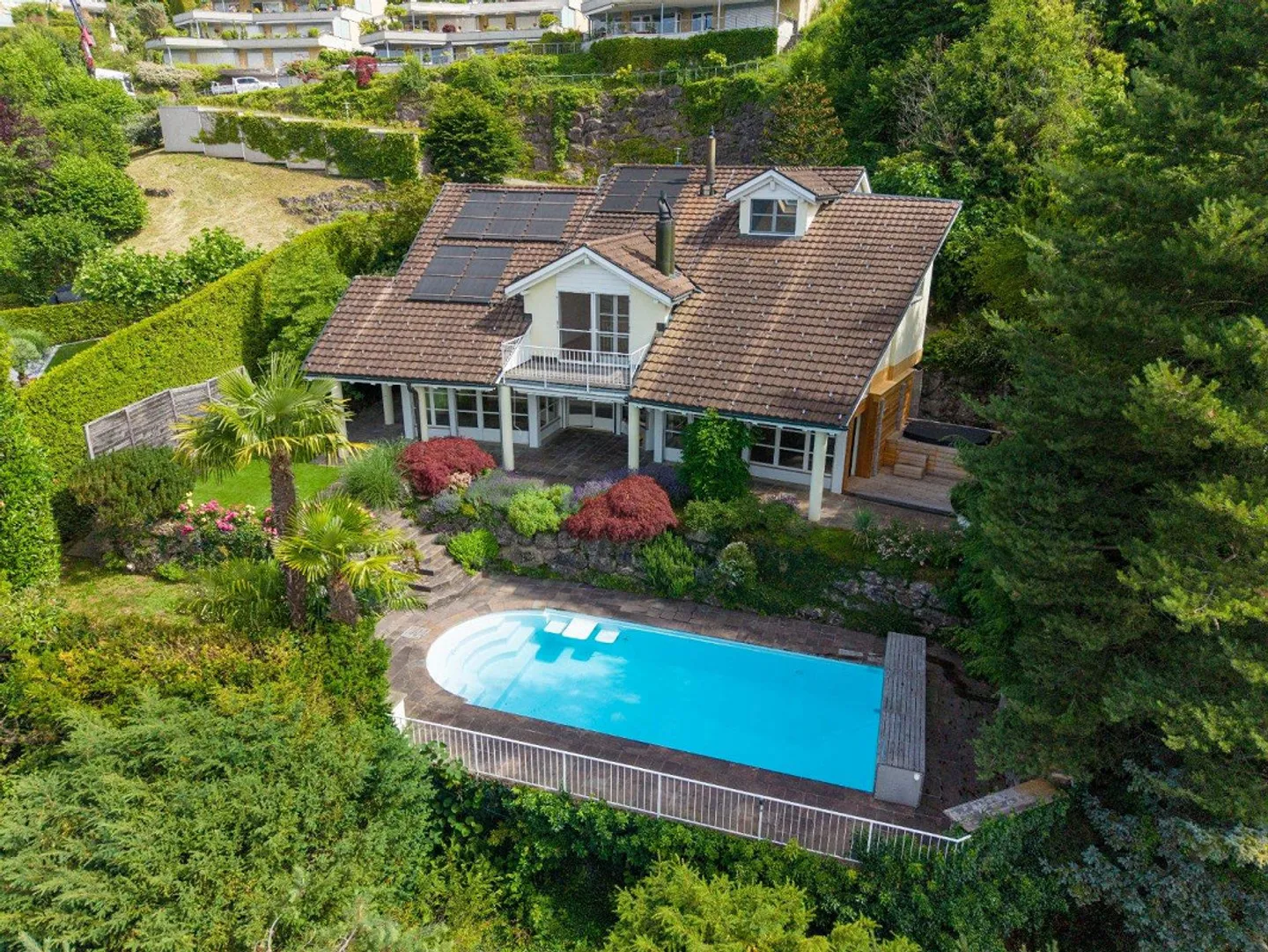 Casa unifamiliare con piscina - Foto 1 di 5