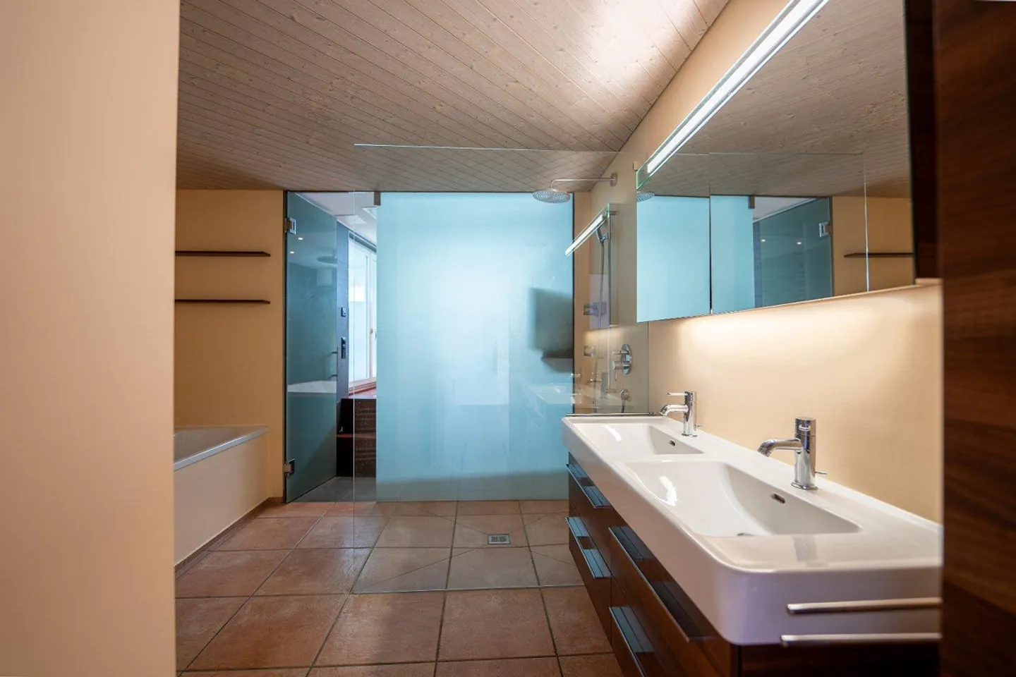 Casa unifamiliare con piscina - Foto 2 di 5