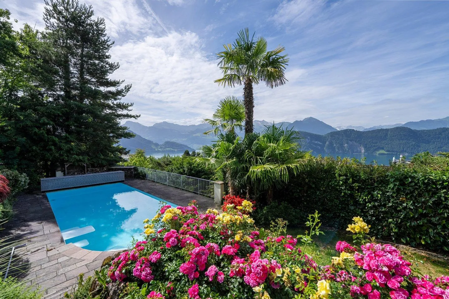 Casa unifamiliare con piscina - Foto 4 di 5