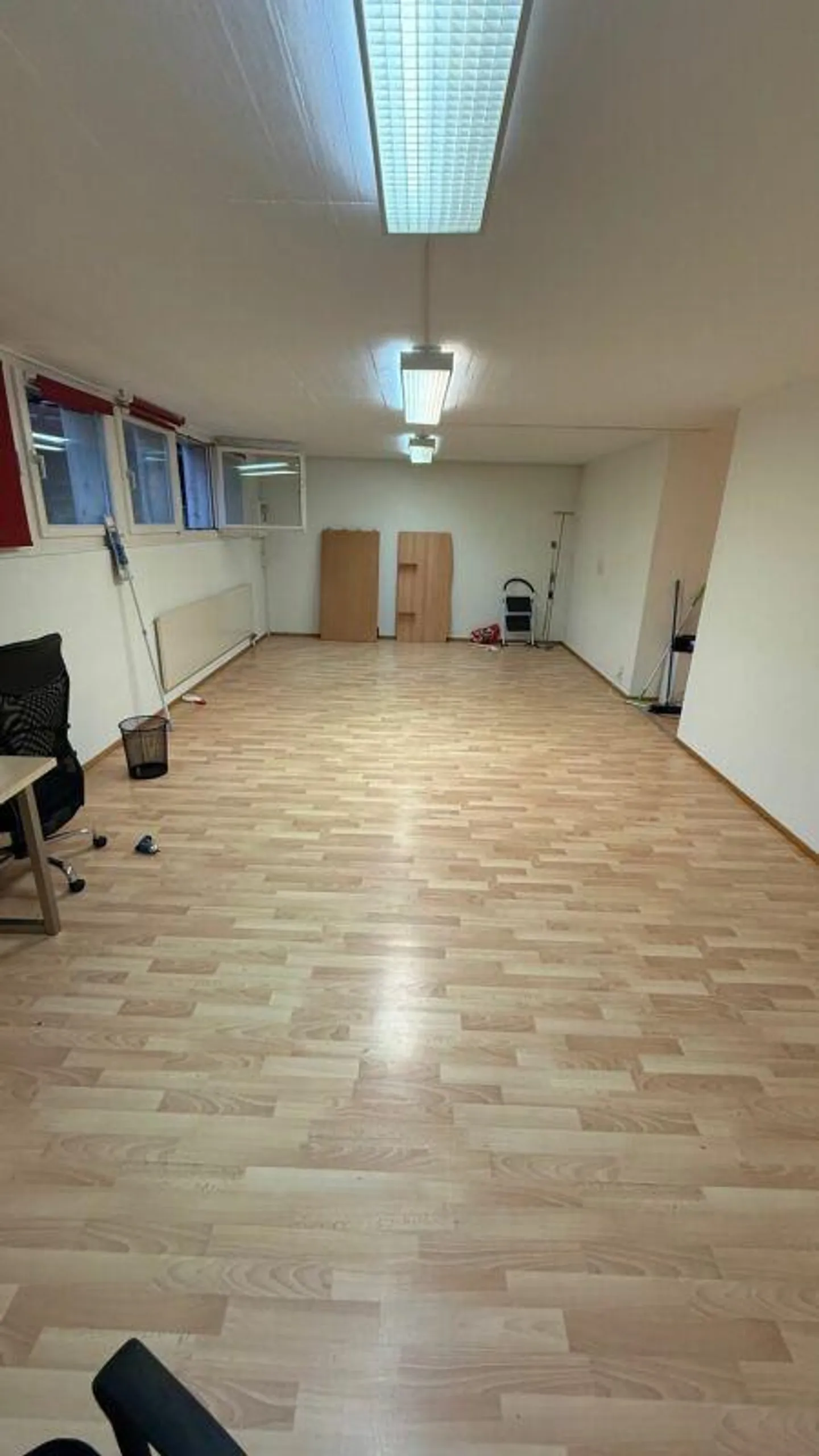 Versatile commercial space in Brislach - Photo 2 of 7