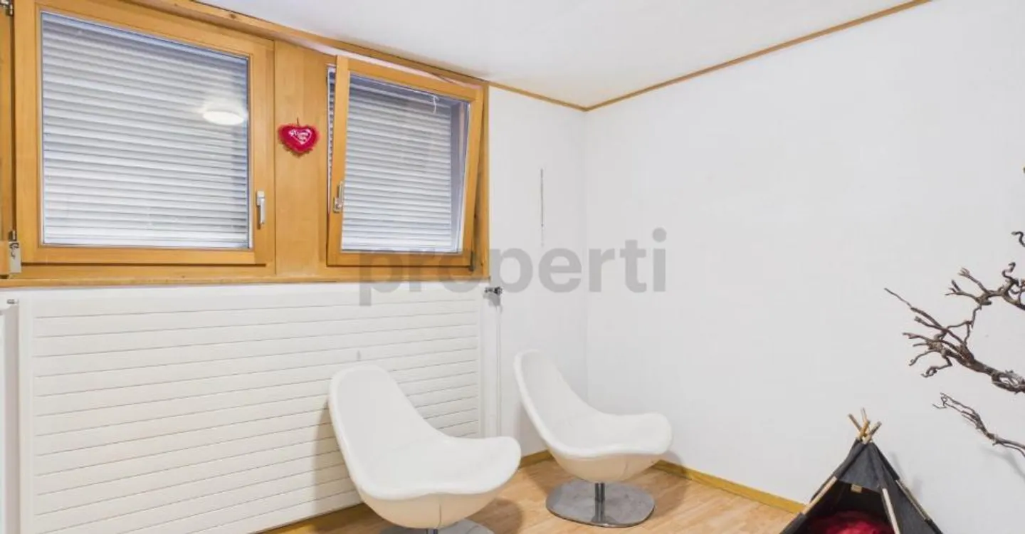 Vielseitiges Zweifamilienhaus - Foto 8 von 12