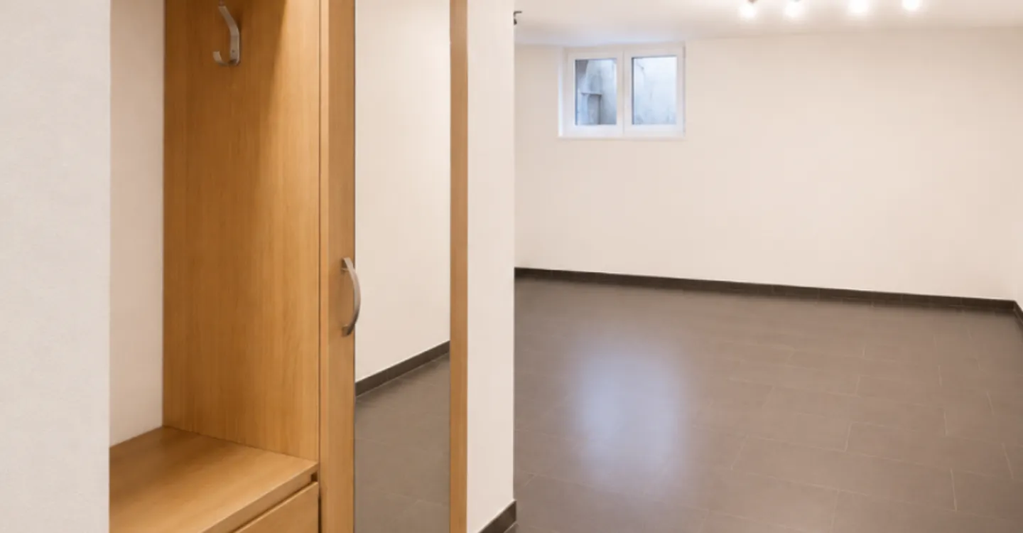 Locale arredato di 38 m² con bagno - Foto 2 di 7