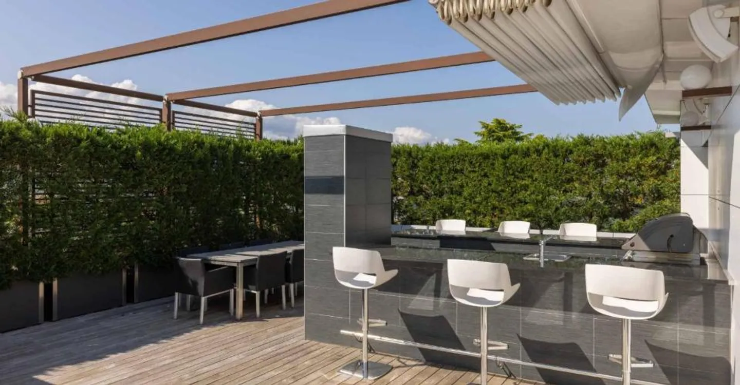 Magnificent private hotel with high-end amenities - Photo 9 of 11