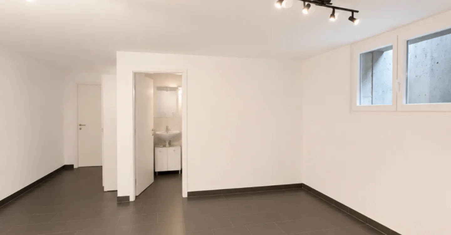 Locale arredato di 38 m² con bagno - Foto 4 di 7