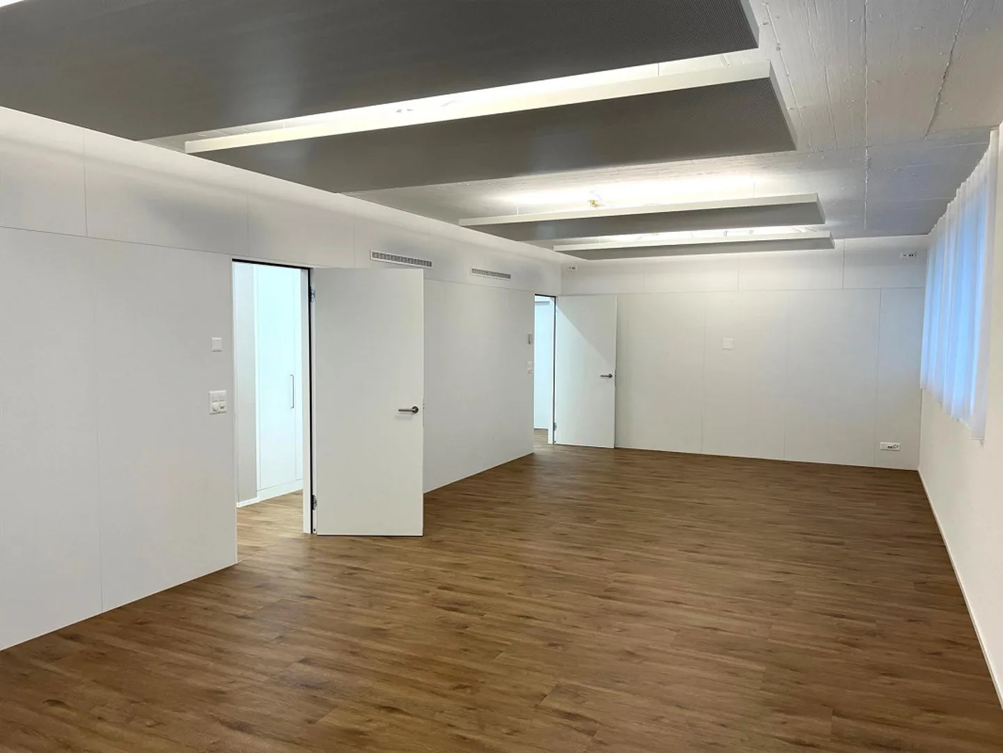 Perfect commercial space in Rothenburg – modern, visible, ready to start - Photo 3 of 9