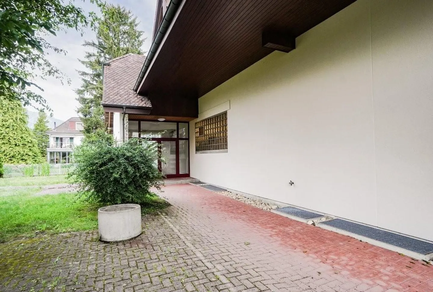 Large apartment seeks tenant! - Photo 9 of 9