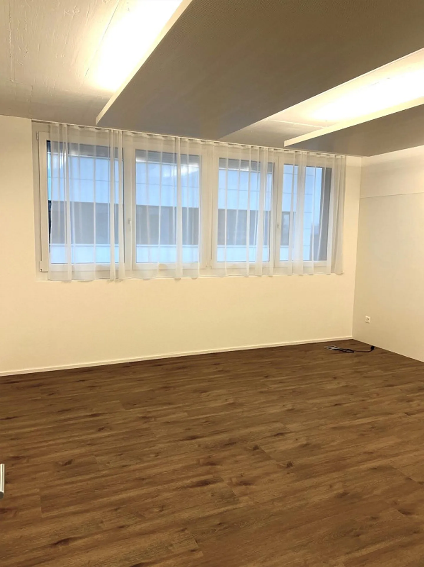 Perfect commercial space in Rothenburg – modern, visible, ready to start - Photo 4 of 9