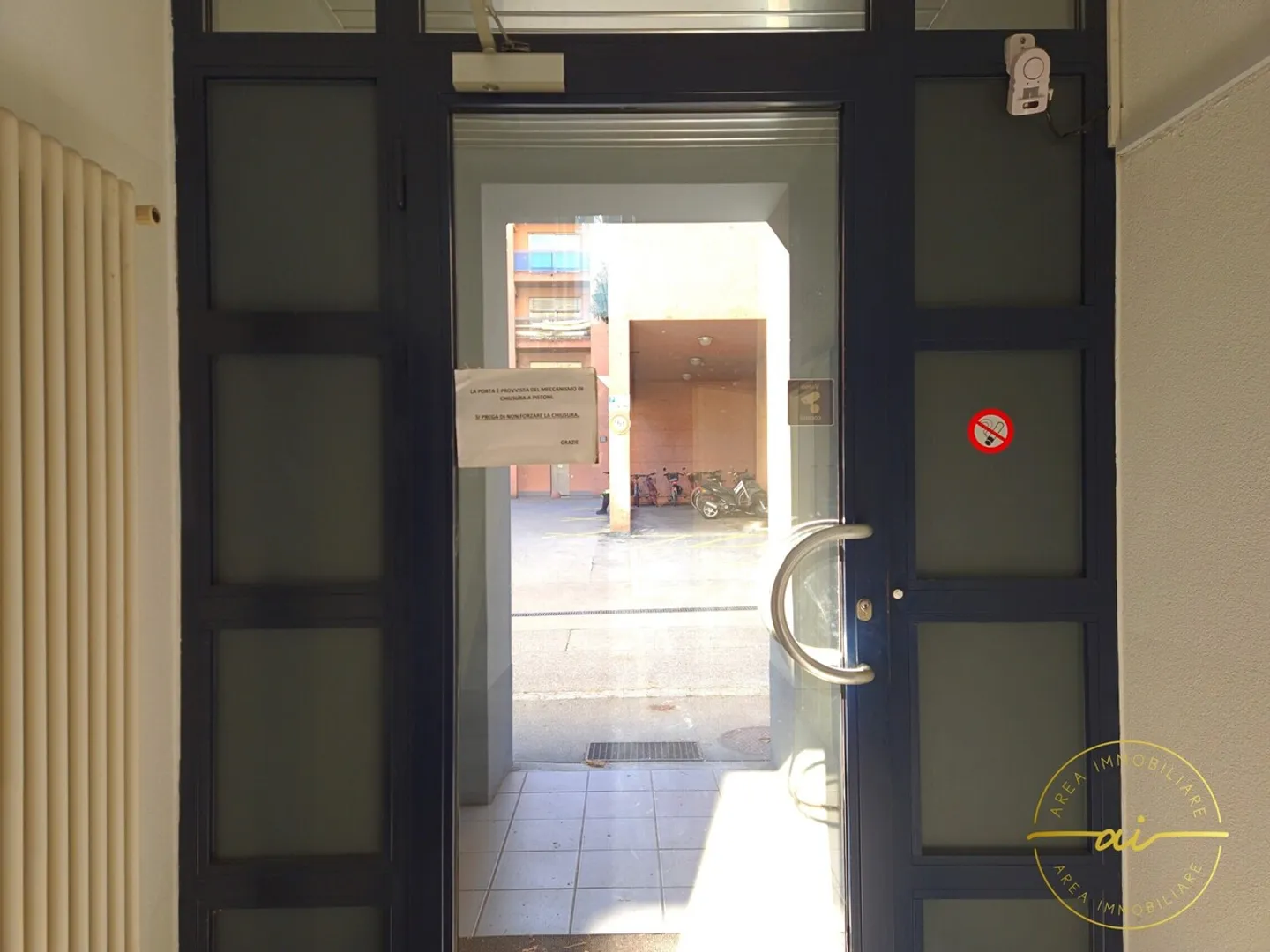 BÜRO WENIGE SCHRITTE VOM ZENTRUM VON CHIASSO - Foto 2 von 5