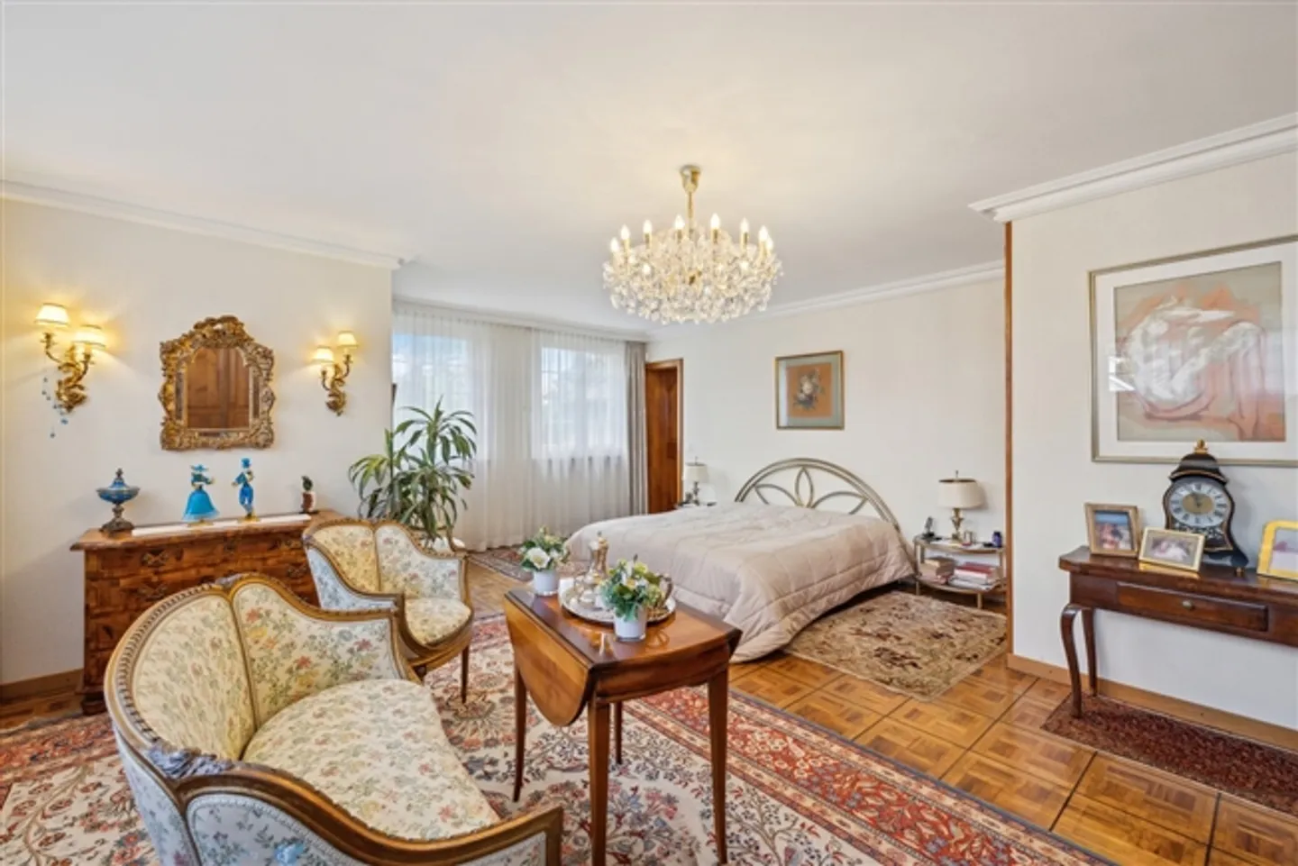 UNUSUAL GENEVA HOUSE
Living Environment - Photo 7 of 13