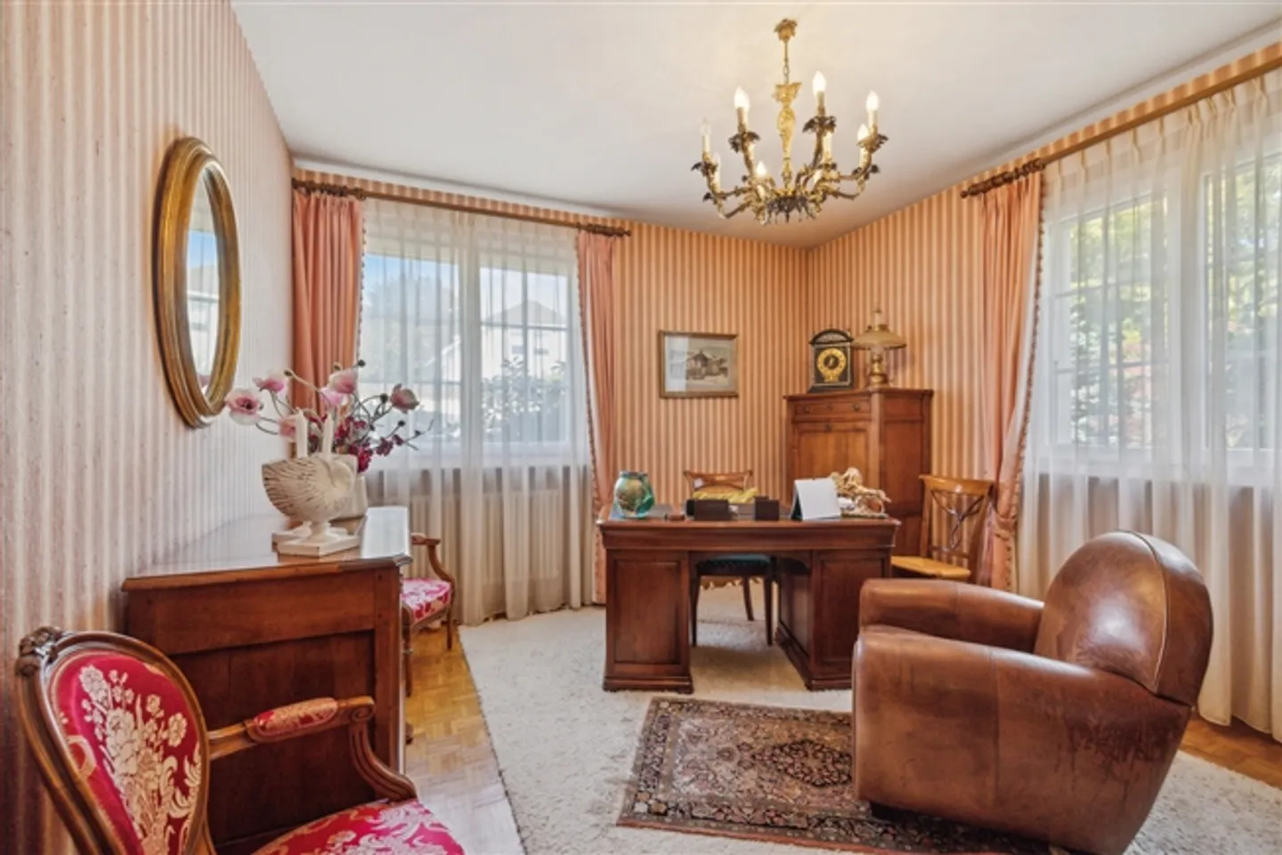 UNUSUAL GENEVA HOUSE
Living Environment - Photo 8 of 13