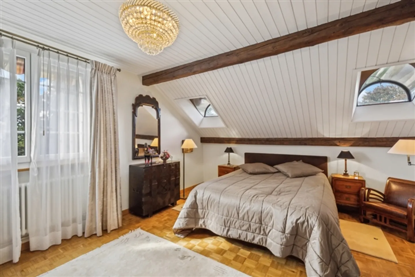 UNUSUAL GENEVA HOUSE
Living Environment - Photo 10 of 13